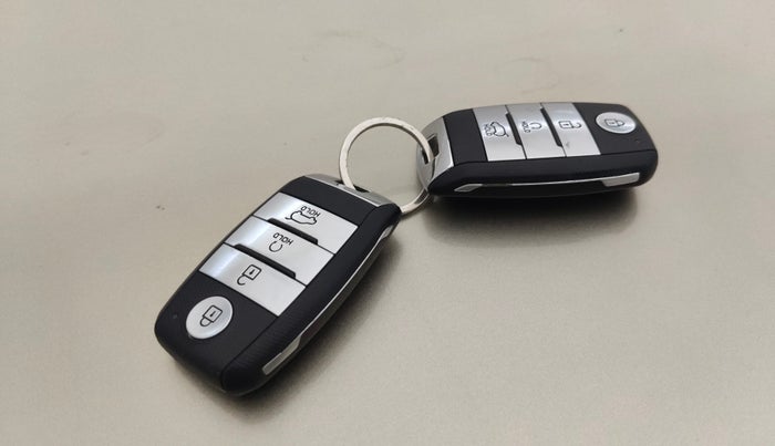 2020 KIA SONET GTX PLUS 1.0 IMT, Petrol, Manual, 25,691 km, Key Close Up