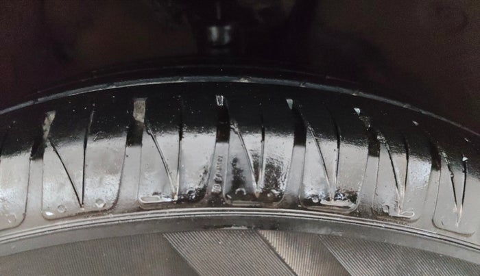 2020 KIA SONET GTX PLUS 1.0 IMT, Petrol, Manual, 25,691 km, Right Front Tyre Tread