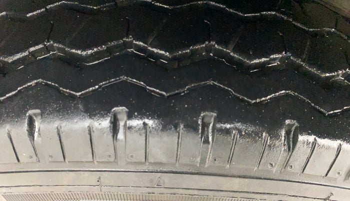 2022 Maruti Eeco  5 STR STD, Petrol, Manual, 12,651 km, Left Front Tyre Tread