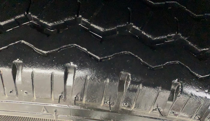 2022 Maruti Eeco  5 STR STD, Petrol, Manual, 12,651 km, Right Front Tyre Tread