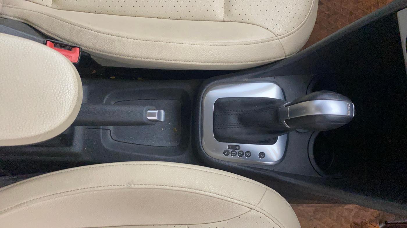 2019 Volkswagen Vento HIGHLINE PLUS 1.5 AT, Diesel, Automatic, 62,263 km, Gear Lever