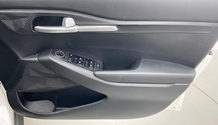 2020 KIA SELTOS HTK PLUS 1.5, Petrol, Manual, 54,877 km, Driver Side Door Panels Control