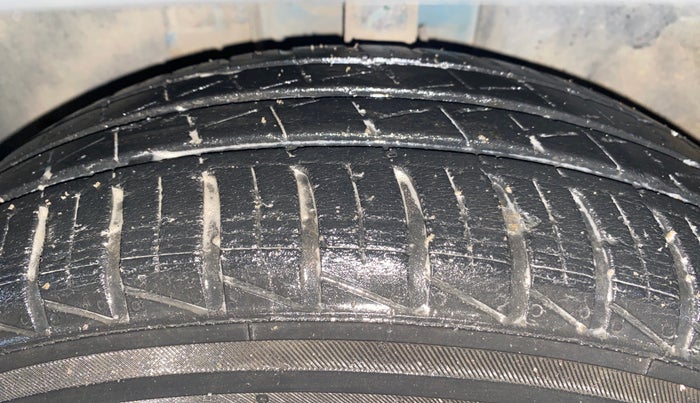 2021 Renault Kwid CLIMBER 1.0 AMT (O), Petrol, Automatic, 29,579 km, Left Front Tyre Tread