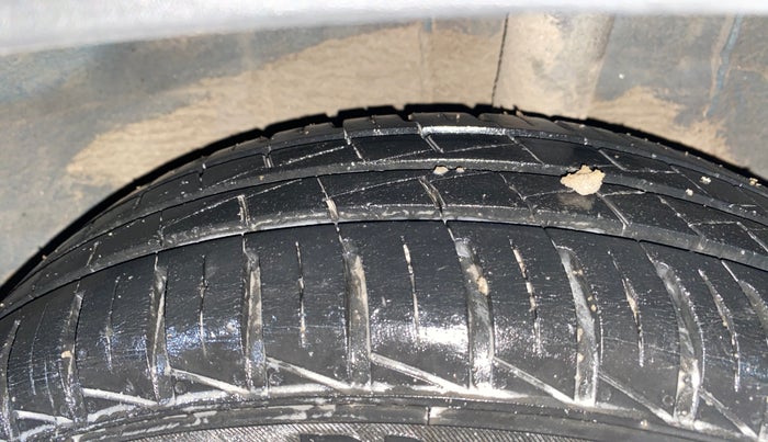 2021 Renault Kwid CLIMBER 1.0 AMT (O), Petrol, Automatic, 29,579 km, Left Rear Tyre Tread