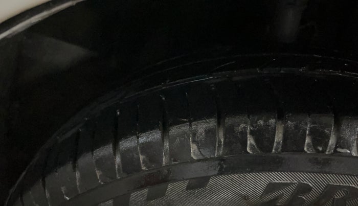 2015 Honda Amaze 1.2L I-VTEC S, Petrol, Manual, 66,753 km, Right Front Tyre Tread