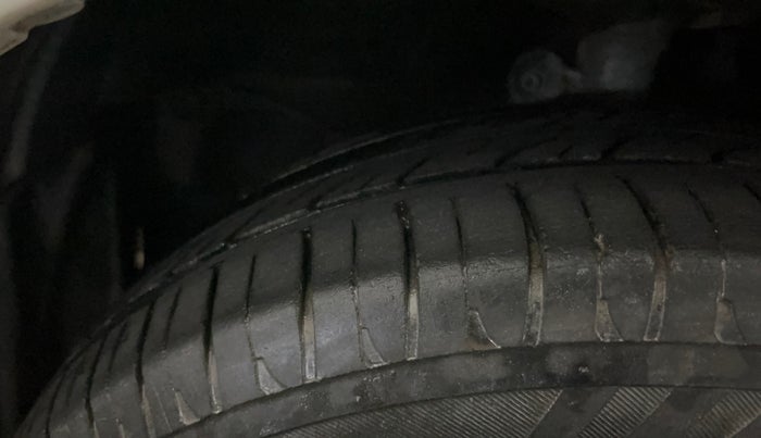 2015 Honda Amaze 1.2L I-VTEC S, Petrol, Manual, 66,753 km, Left Front Tyre Tread