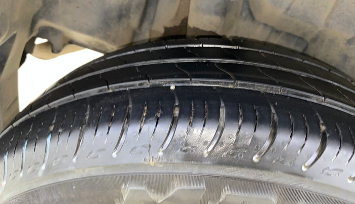 2019 Maruti Swift ZXI PLUS AMT, Petrol, Automatic, 38,666 km, Right Rear Tyre Tread