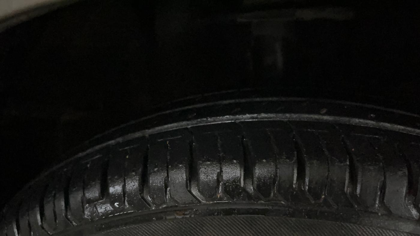 2021 Maruti Swift VXI, Petrol, Manual, 24,214 km, Right Front Tyre Tread
