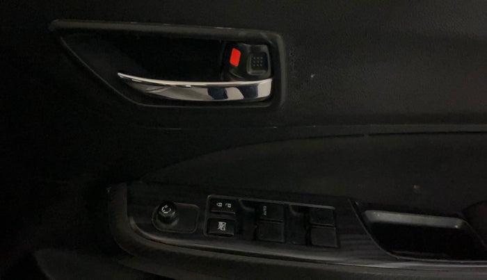 2021 Maruti Swift VXI, Petrol, Manual, 24,164 km, Driver Side Door Panels Control