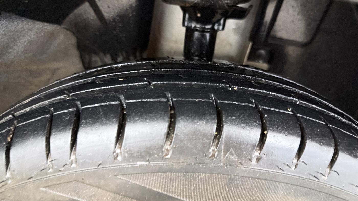 2016 Renault Kwid RXL, Petrol, Manual, 63,291 km, Right Front Tyre Tread