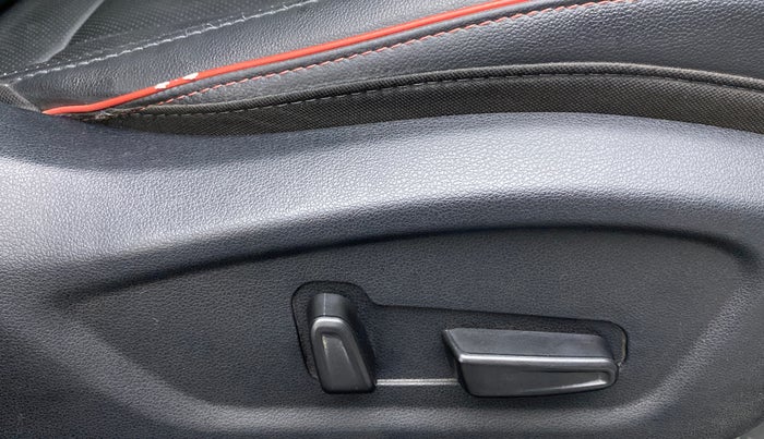 2020 Hyundai Creta SX (O) 1.4 TURBO DCT DUAL TONE, Petrol, Automatic, 30,886 km, Driver Side Adjustment Panel