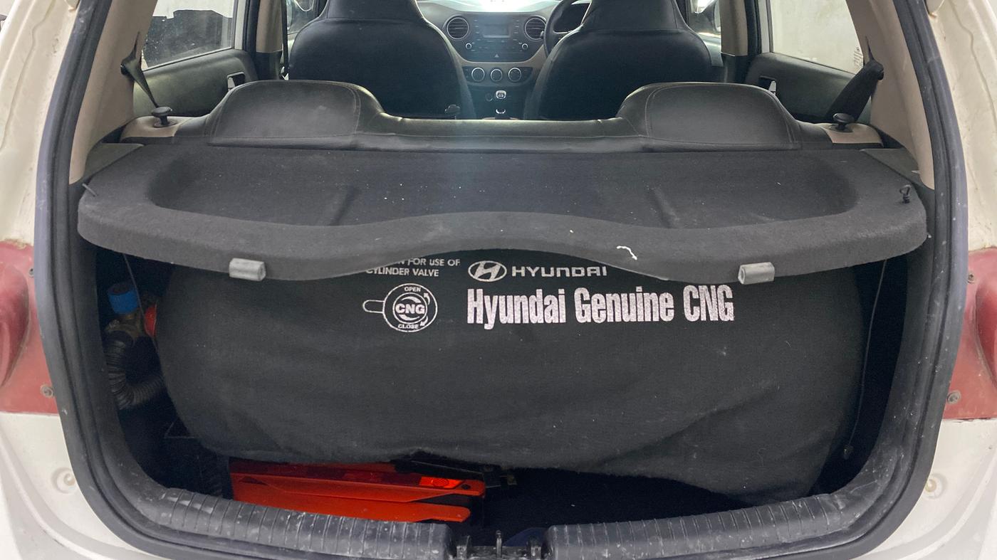 2016 Hyundai Grand i10 SPORTZ 1.2 KAPPA VTVT, CNG, Manual, 55,865 km, Boot Inside