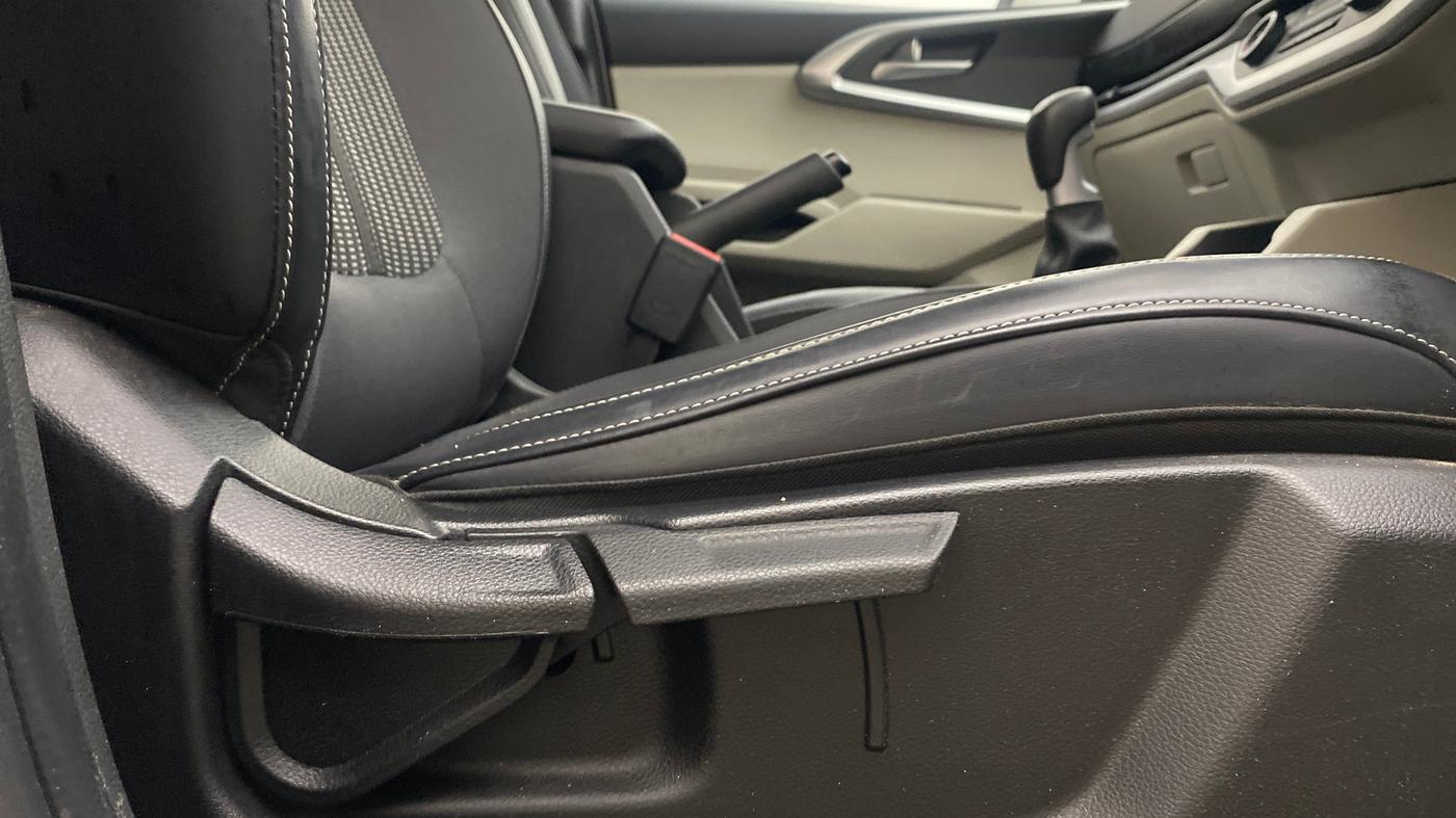 2023 KIA CARENS PRESTIGE 1.5 PETROL 7 STR, Petrol, Manual, 11,987 km, Driver Side Adjustment Panel