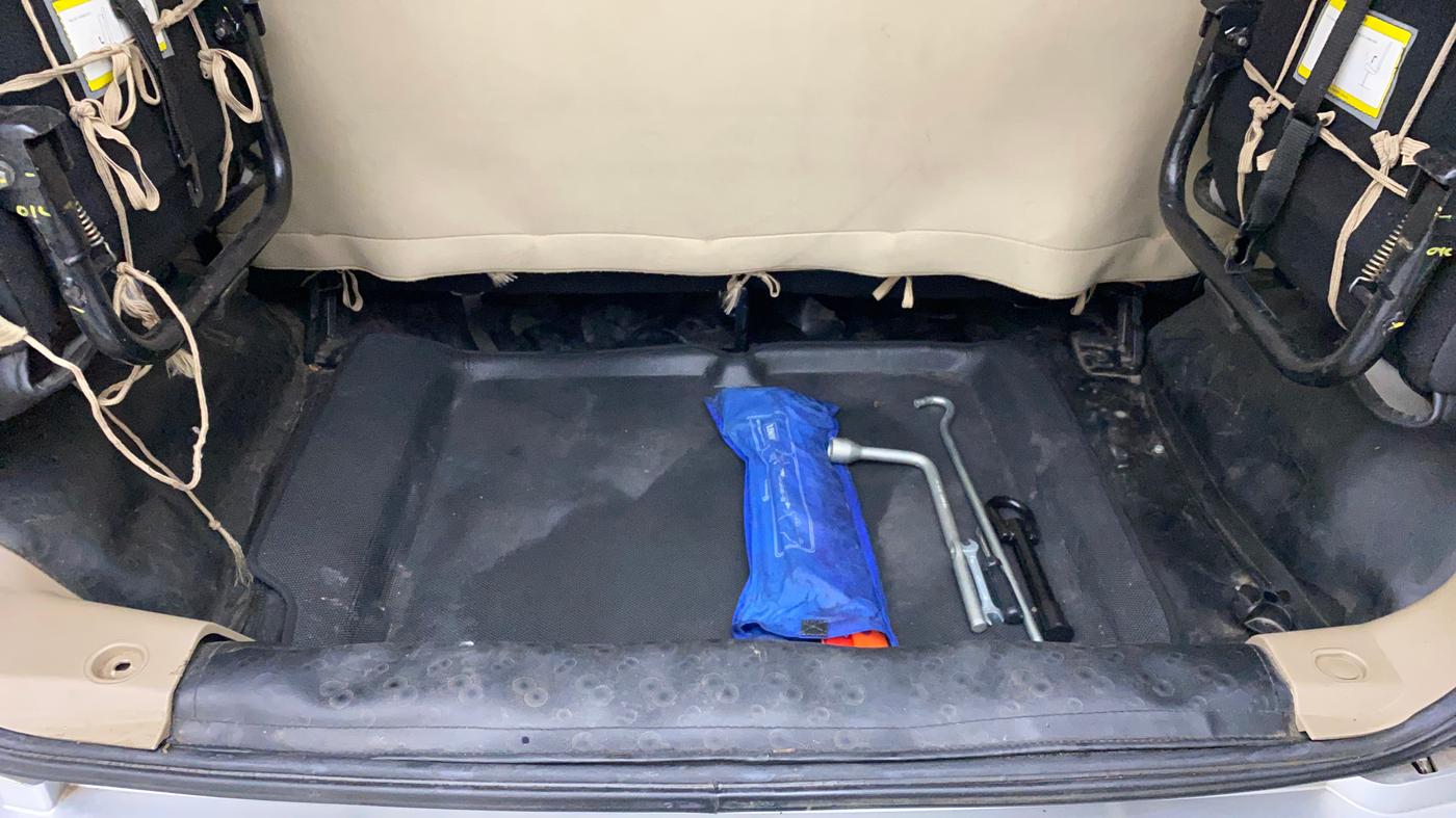 2018 Mahindra TUV300 T10, Diesel, Manual, 40,137 km, Boot Inside