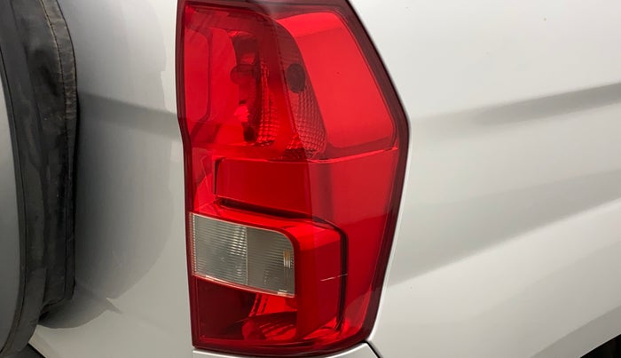 2018 Mahindra TUV300 T10, Diesel, Manual, 40,137 km, Right tail light - Reverse gear light not functional