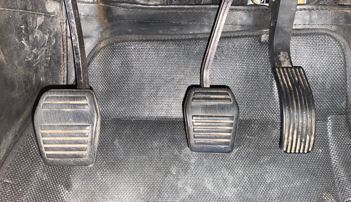 2018 Mahindra TUV300 T10, Diesel, Manual, 40,137 km, Pedals