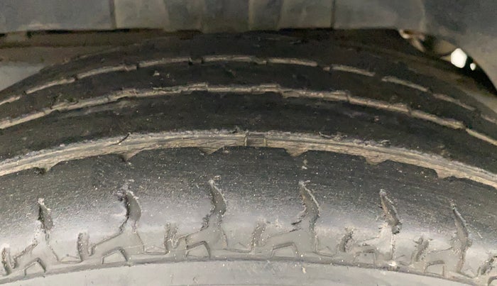 2018 Mahindra TUV300 T10, Diesel, Manual, 40,137 km, Left Rear Tyre Tread