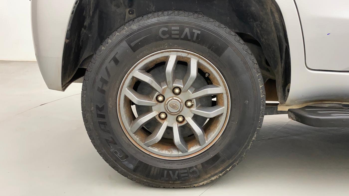 2018 Mahindra TUV300 T10, Diesel, Manual, 40,137 km, Right Rear Wheel