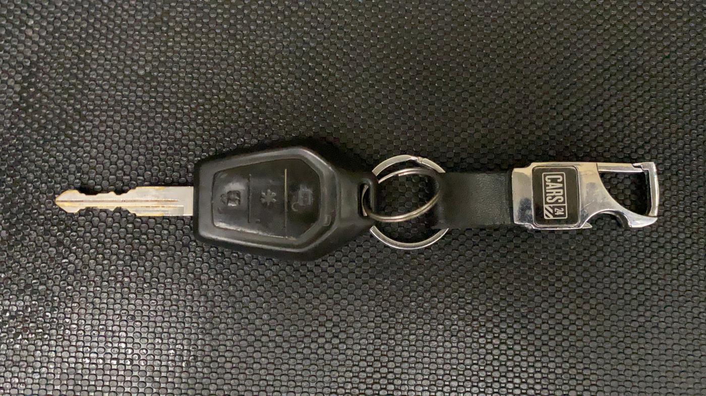 2018 Mahindra TUV300 T10, Diesel, Manual, 40,137 km, Key Close Up