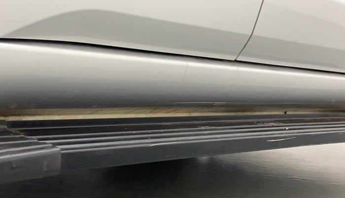 2018 Mahindra TUV300 T10, Diesel, Manual, 40,137 km, Right running board - Paint has minor damage