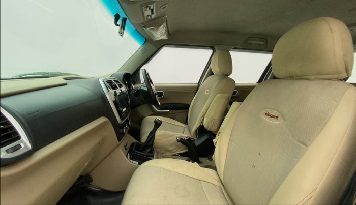 2018 Mahindra TUV300 T10, Diesel, Manual, 40,137 km, Right Side Front Door Cabin