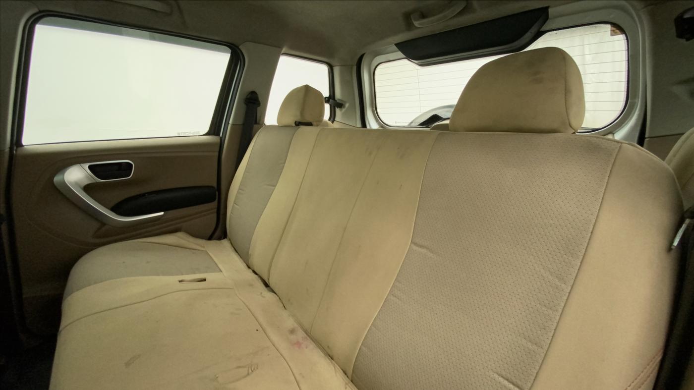 2018 Mahindra TUV300 T10, Diesel, Manual, 40,137 km, Right Side Rear Door Cabin