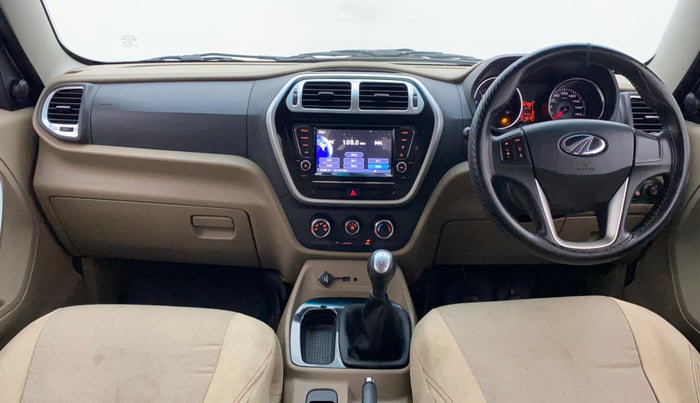 2018 Mahindra TUV300 T10, Diesel, Manual, 40,137 km, Dashboard