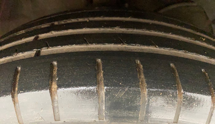 2018 Maruti Swift ZXI PLUS, Petrol, Manual, 69,676 km, Right Front Tyre Tread