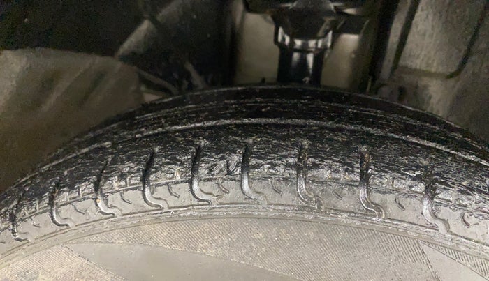 2019 Renault Kwid CLIMBER 1.0 AMT, Petrol, Automatic, 63,398 km, Right Front Tyre Tread