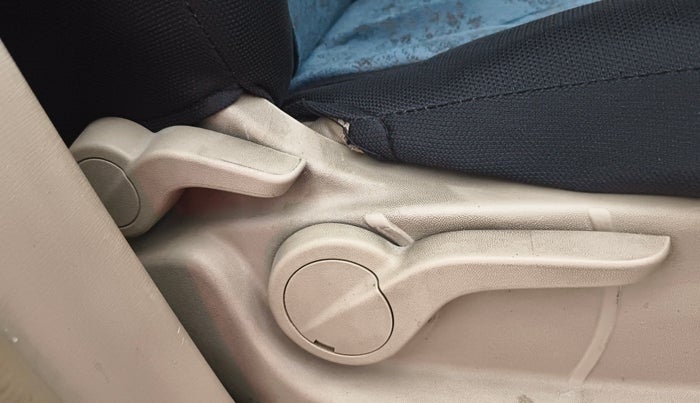 2015 Mahindra XUV500 W8, Diesel, Manual, 86,787 km, Driver Side Adjustment Panel