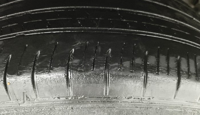 2015 Mahindra XUV500 W8, Diesel, Manual, 86,787 km, Left Rear Tyre Tread