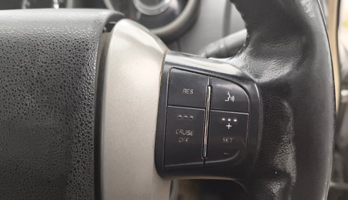 2015 Mahindra XUV500 W8, Diesel, Manual, 86,787 km, Adaptive Cruise Control