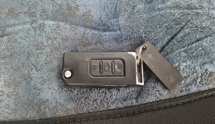 2015 Mahindra XUV500 W8, Diesel, Manual, 86,787 km, Key Close Up