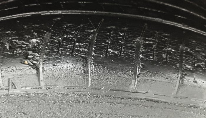 2015 Mahindra XUV500 W8, Diesel, Manual, 86,787 km, Right Front Tyre Tread