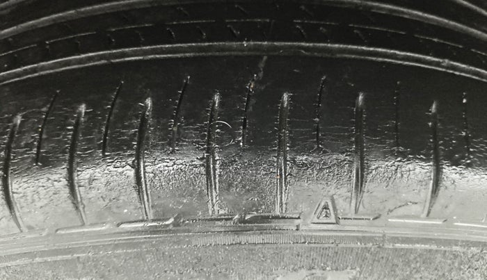 2015 Mahindra XUV500 W8, Diesel, Manual, 86,787 km, Right Rear Tyre Tread