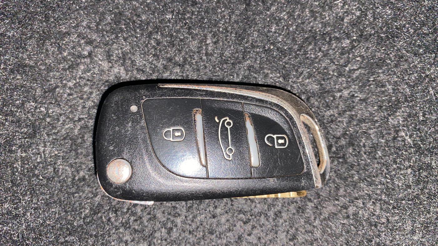 2022 Maruti Alto K10 LXI, CNG, Manual, 51,407 km, Key Close Up
