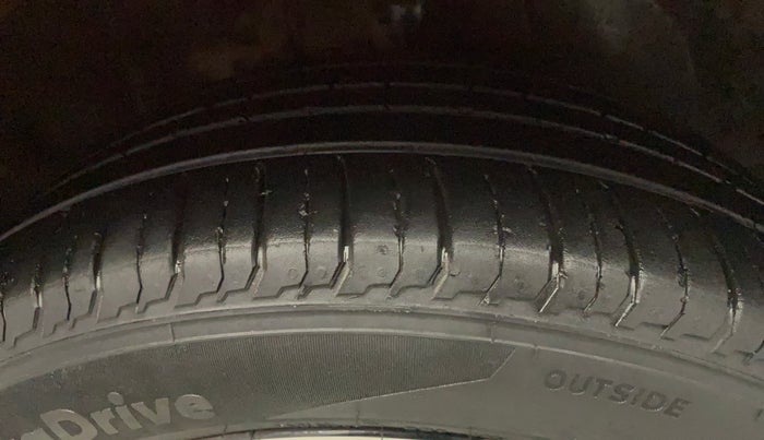 2023 Hyundai NEW I20 ASTA (O) 1.2 IVT, Petrol, Automatic, 14,640 km, Right Front Tyre Tread