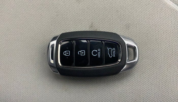 2023 Hyundai NEW I20 ASTA (O) 1.2 IVT, Petrol, Automatic, 14,640 km, Key Close Up