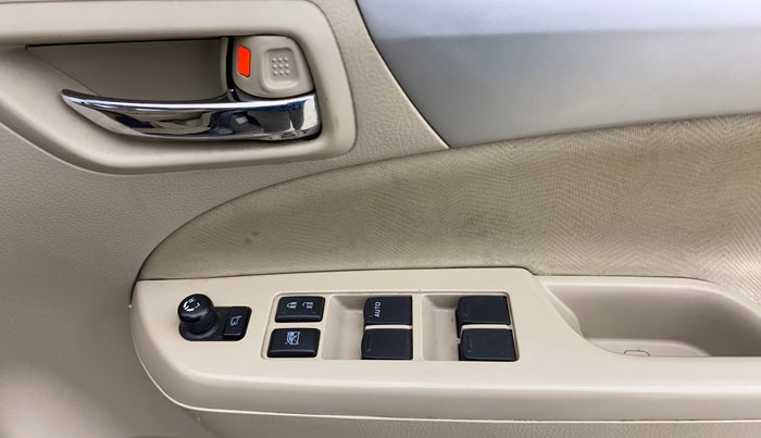 2017 Maruti Ertiga ZXI, Petrol, Manual, 28,278 km, Driver Side Door Panels Control
