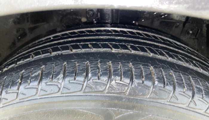 2017 Maruti Ertiga ZXI, Petrol, Manual, 28,278 km, Right Front Tyre Tread