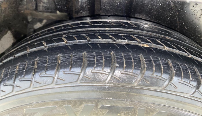 2017 Maruti Ertiga ZXI, Petrol, Manual, 28,278 km, Right Rear Tyre Tread