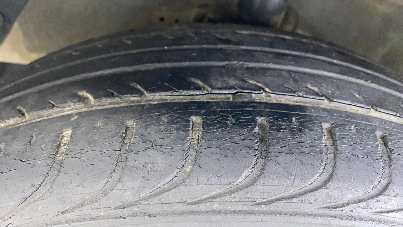 2013 Hyundai i20 MAGNA O 1.2, Petrol, Manual, 37,099 km, Left Front Tyre Tread