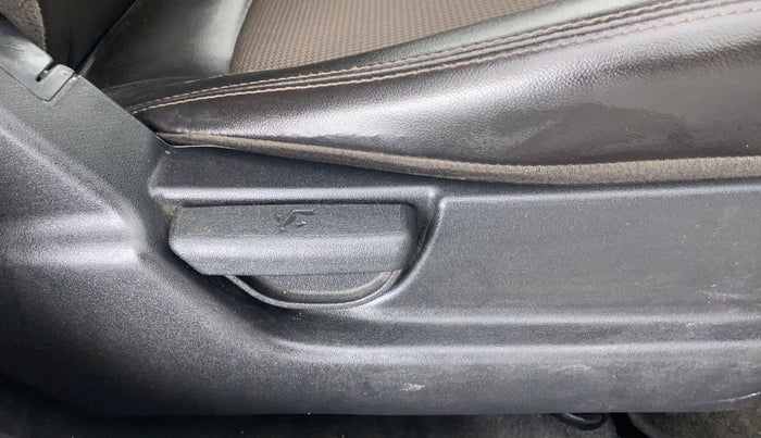 2013 Hyundai i20 MAGNA O 1.2, Petrol, Manual, 37,099 km, Driver Side Adjustment Panel