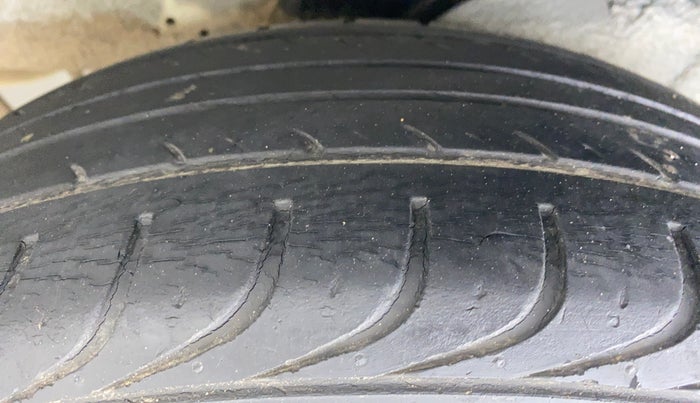 2013 Hyundai i20 MAGNA O 1.2, Petrol, Manual, 37,099 km, Left Rear Tyre Tread