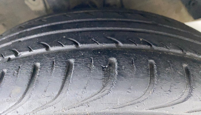 2013 Hyundai i20 MAGNA O 1.2, Petrol, Manual, 37,099 km, Right Front Tyre Tread
