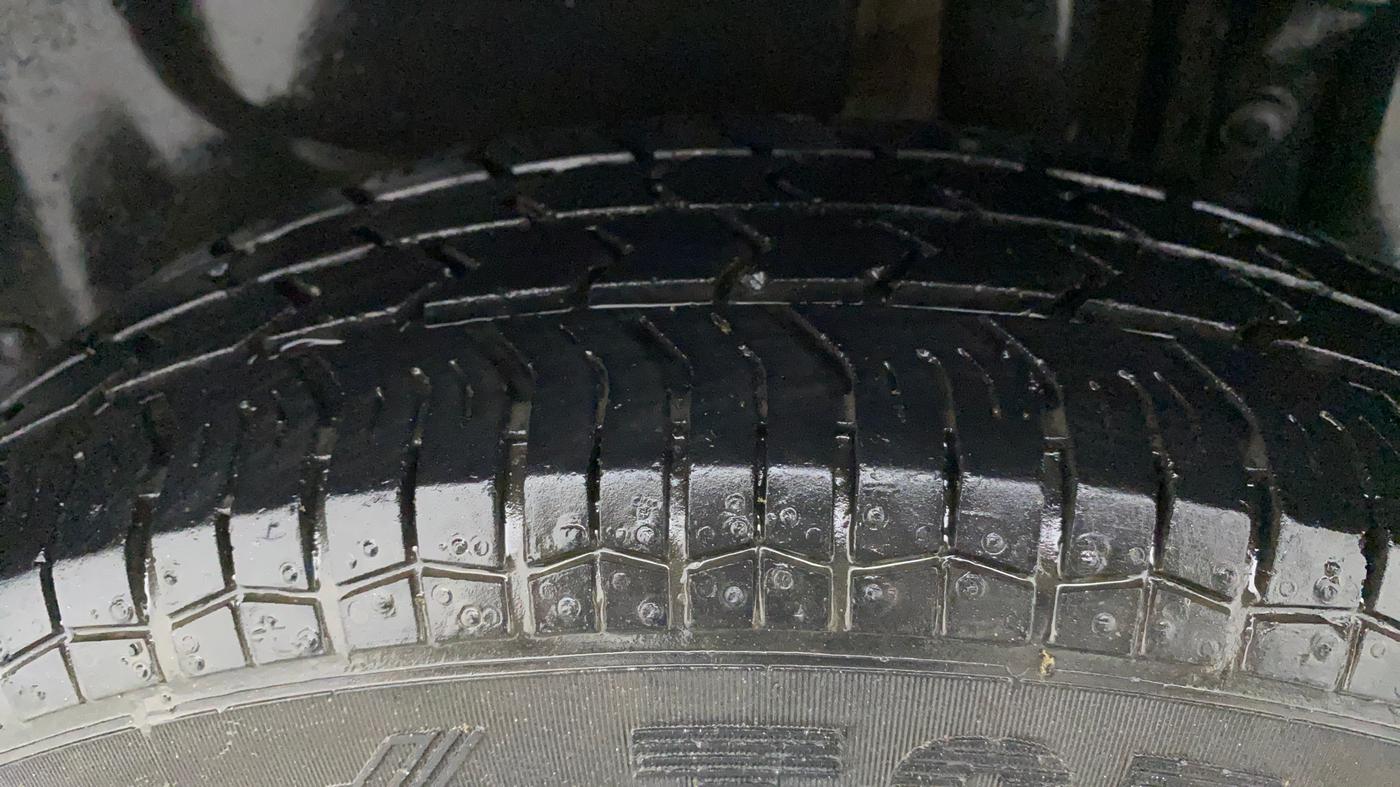 2015 Maruti Swift Dzire VXI, Petrol, Manual, 51,464 km, Left Rear Tyre Tread