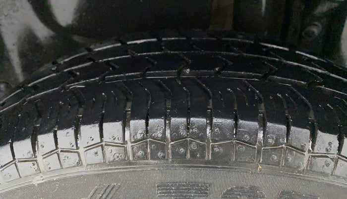 2015 Maruti Swift Dzire VXI, Petrol, Manual, 51,464 km, Left Rear Tyre Tread