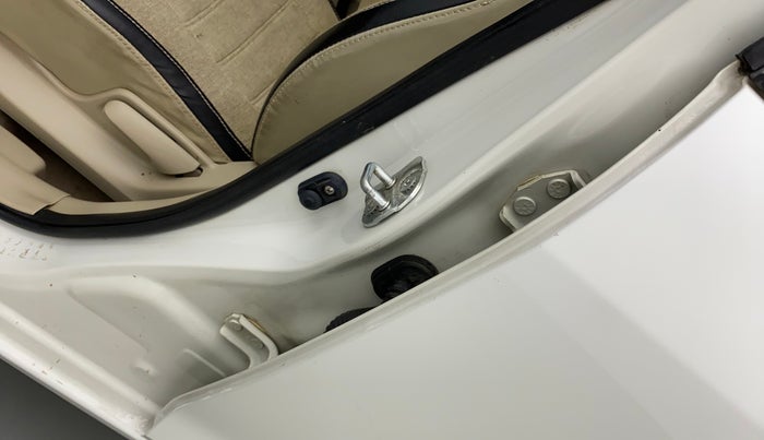 2015 Maruti Swift Dzire VXI, Petrol, Manual, 51,464 km, Left B pillar - Paint is slightly faded