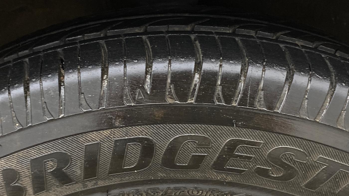 2015 Maruti Wagon R 1.0 VXI, Petrol, Manual, 68,520 km, Right Front Tyre Tread