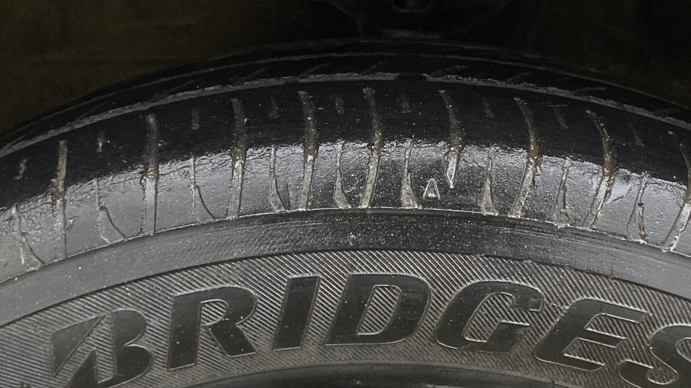 2015 Maruti Wagon R 1.0 VXI, Petrol, Manual, 68,520 km, Left Front Tyre Tread